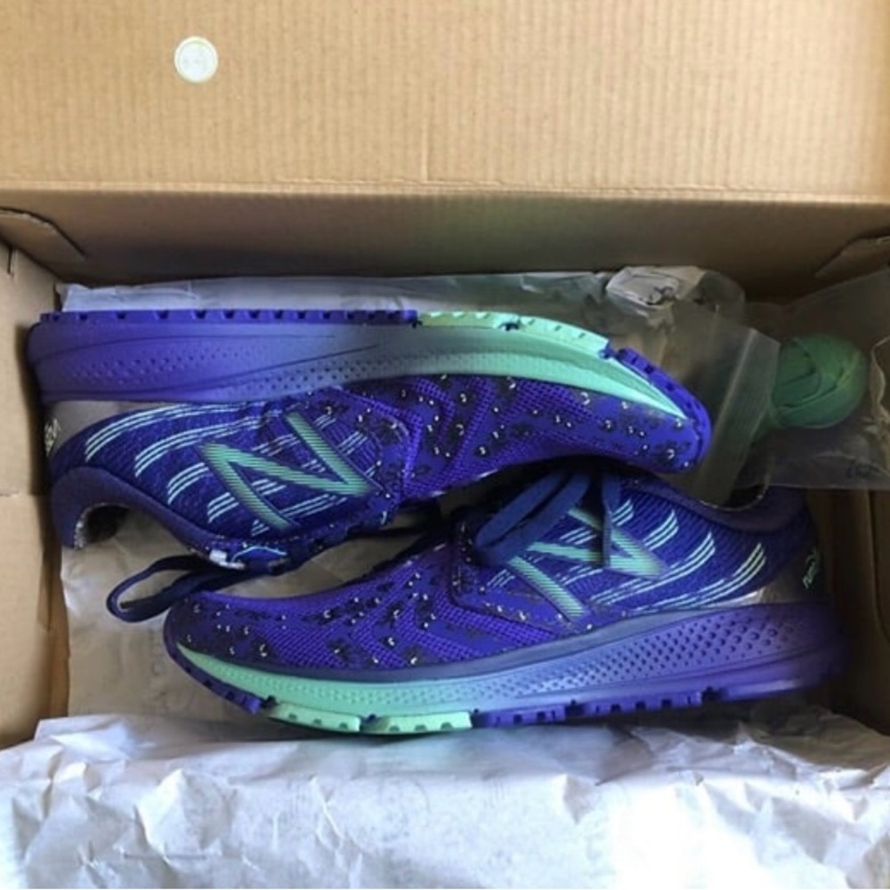 NEW IN BOX RUNDISNEY HAUNTED MANSION SHOES Women Size 5 Vazee Pace V2 WDW DL